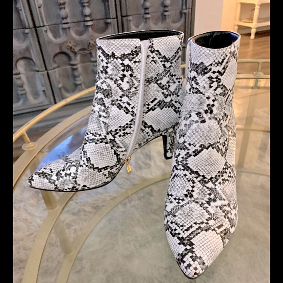 IDIFU Shoes - NWOT IDIFU Snake Print Bootie